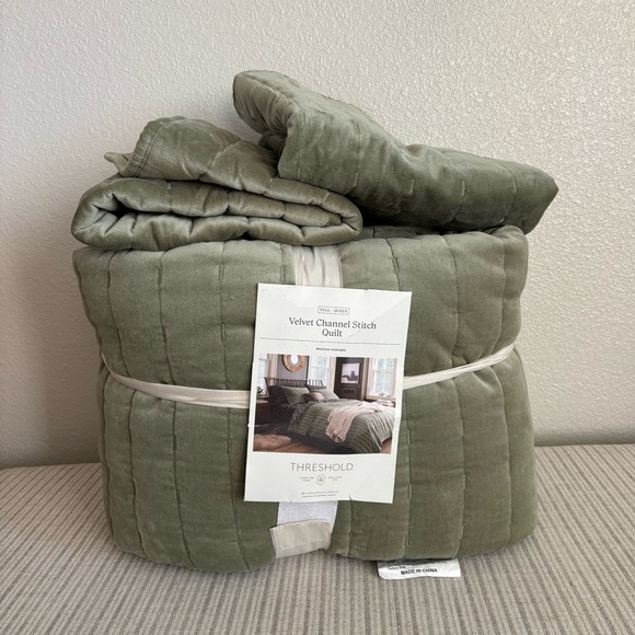 NWT Full/Queen Channel Stitch Velvet Quilt Green + 2 Standard Shams - Threshold - Picture 1 of 6